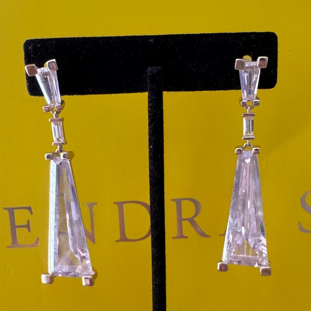 Kendra Scott Silver and Clear Drop Earrings new without tags